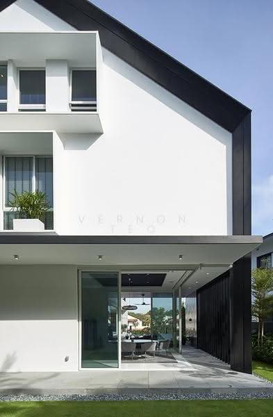 Magazine-Featured Architectural Bungalow in Trevose / Dunearn / Kheam Hock vicinity, Newton / Novena, 6 Bedrooms, 8,800 sqft, Bungalow House For Sale, by Vernon Teo, 500291188 - Dining Room - PropertyGuru.com.sg
