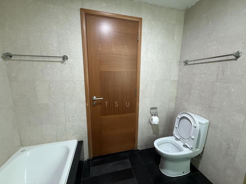 Sunglade, 11 Serangoon Avenue 2, Hougang / Punggol / Sengkang, Room Rental, 200 sqft, Condominium For Rent, by Alan Tsui 徐先生, 500291192 - Bathroom - PropertyGuru.com.sg