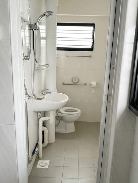 842 Woodlands Street 82, 842 Woodlands Street 82, Admiralty / Woodlands, Room Rental, 100 sqft, HDB Flat For Rent, by Ten Yuyu, 500291195 - Bathroom - PropertyGuru.com.sg