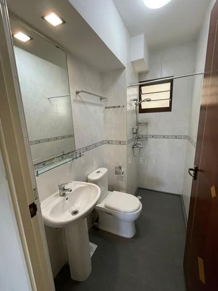 89 Tanglin Halt Road, 89 Tanglin Halt Road, Alexandra / Commonwealth, 3 Bedrooms, 968 sqft, HDB Flat For Rent, by SuSin Lee, 500291203 - Bathroom - PropertyGuru.com.sg