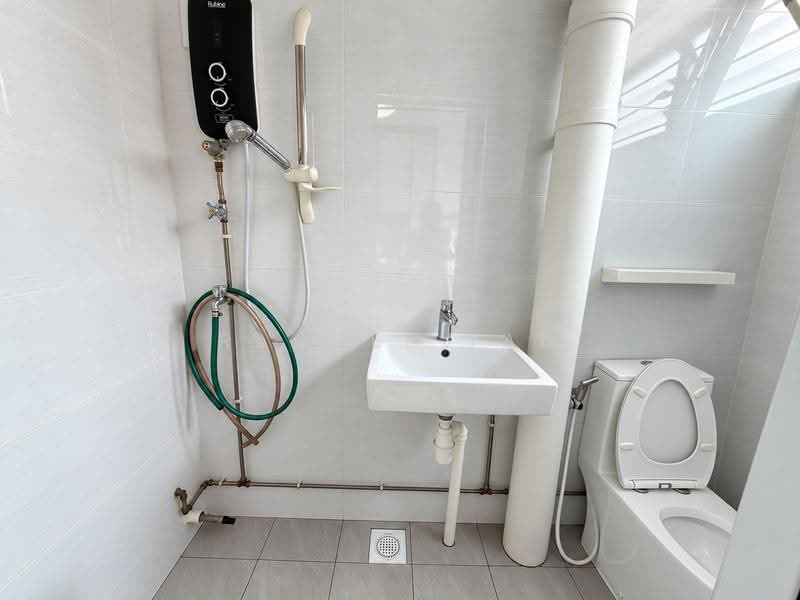 103 Pasir Ris Street 12, 103 Pasir Ris Street 12, Pasir Ris / Tampines, 3 Bedrooms, 1,313 sqft, HDB Flat For Sale, by Rachel Tan, 500291208 - Bathroom - PropertyGuru.com.sg