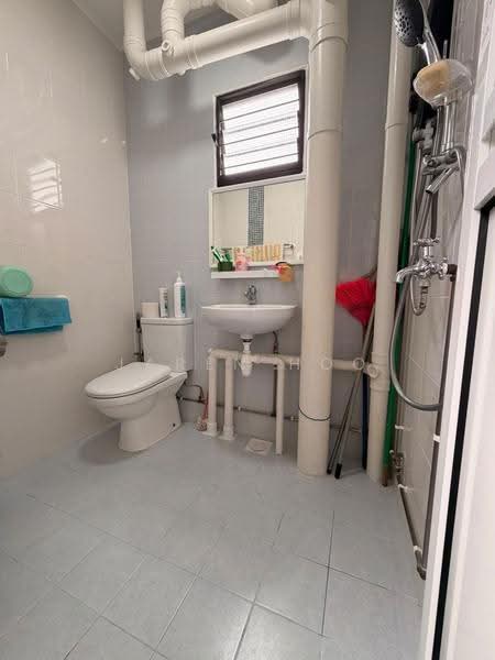 436 Tampines Street 43, 436 Tampines Street 43, Pasir Ris / Tampines, 2 Bedrooms, 797 sqft, HDB Flat For Rent, by Jaren Hoo, 500291240 - Bathroom - PropertyGuru.com.sg