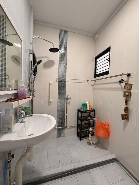 436 Tampines Street 43, 436 Tampines Street 43, Pasir Ris / Tampines, 2 Bedrooms, 797 sqft, HDB Flat For Rent, by Jaren Hoo, 500291240 - Bathroom - PropertyGuru.com.sg