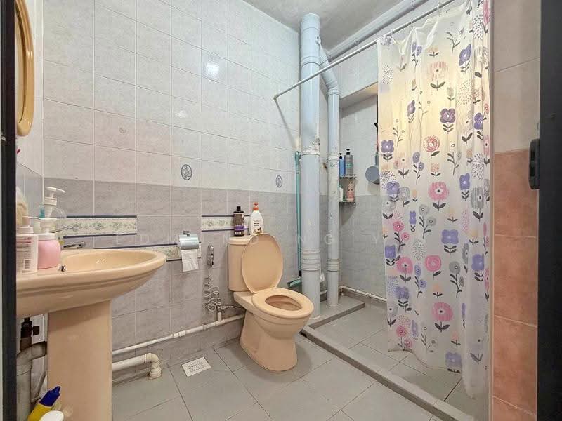 682B Jurong West Central 1, 682B Jurong West Central 1, Boon Lay / Jurong / Tuas, 3 Bedrooms, 1,250 sqft, HDB Flat For Sale, by Edmund Ng Y S, 500291242 - Bathroom - PropertyGuru.com.sg
