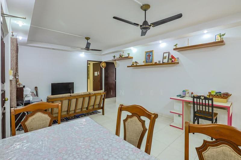 410 Sembawang Drive, 410 Sembawang Drive, Sembawang / Yishun, 3 Bedrooms, 968 sqft, HDB Flat For Sale, by Jaslin Lee, 500291260 - Living Room - PropertyGuru.com.sg