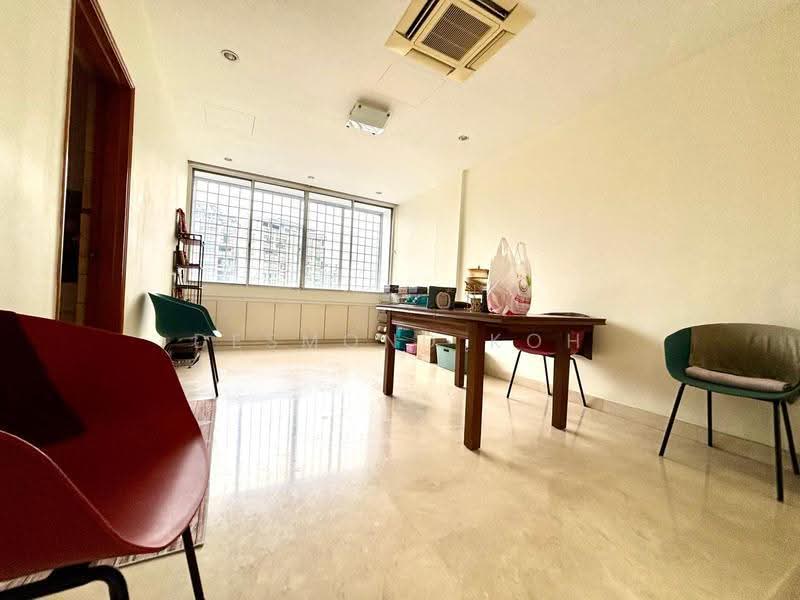 Mandalay Towers, 35 Mandalay Road, Newton / Novena, 3 Bedrooms, 2,562 sqft, Condominium For Sale, by Desmond Koh, 500291270 - Living Room - PropertyGuru.com.sg