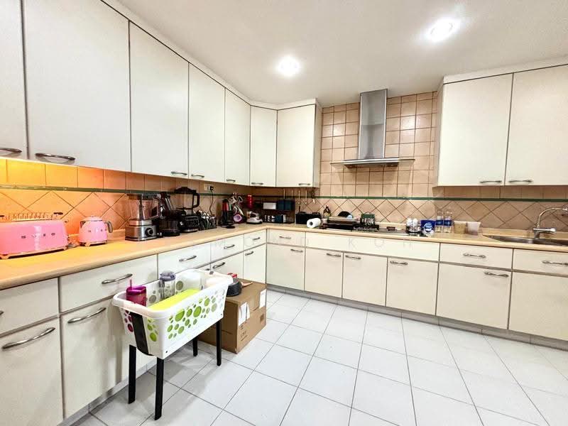Mandalay Towers, 35 Mandalay Road, Newton / Novena, 3 Bedrooms, 2,562 sqft, Condominium For Sale, by Desmond Koh, 500291270 - Kitchen - PropertyGuru.com.sg
