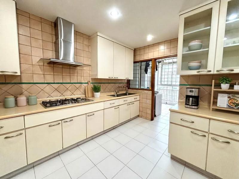 Mandalay Towers, 35 Mandalay Road, Newton / Novena, 3 Bedrooms, 2,562 sqft, Condominium For Sale, by Desmond Koh, 500291270 - Kitchen - PropertyGuru.com.sg