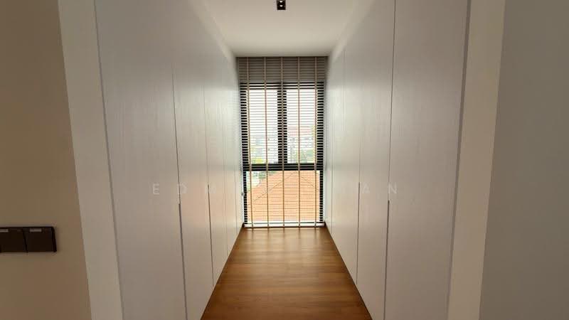 Frankel Estate, Siglap View, East Coast / Marine Parade, 5 Bedrooms, 9,280 sqft, Detached House For Sale, by Edmund Tan, 500291343 - Master walk-in - PropertyGuru.com.sg