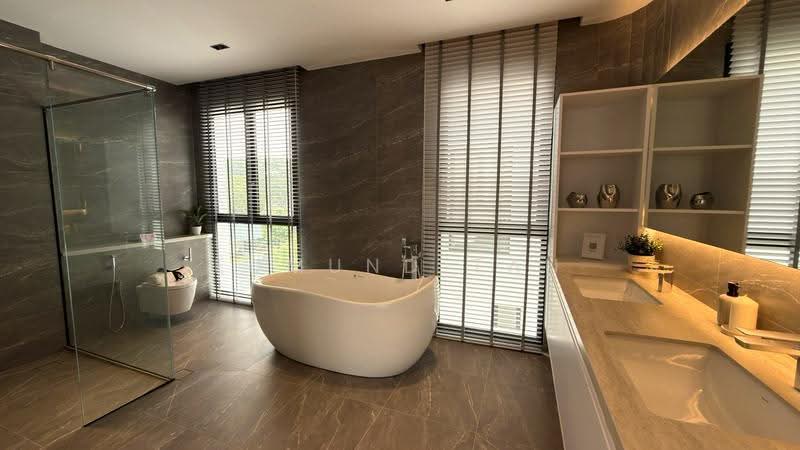 Frankel Estate, Siglap View, East Coast / Marine Parade, 5 Bedrooms, 9,280 sqft, Detached House For Sale, by Edmund Tan, 500291343 - Master Bathroom - PropertyGuru.com.sg