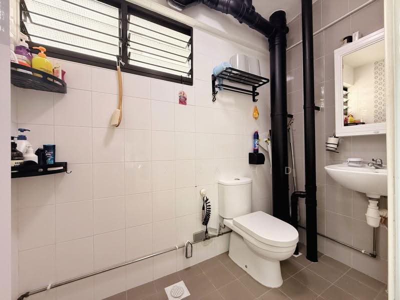 101 Bedok Reservoir Road, 101 Bedok Reservoir Road, Bedok / Upper East Coast, 3 Bedrooms, 1,302 sqft, HDB Flat For Sale, by Fariz Rashid, 500291345 - Bathroom - PropertyGuru.com.sg