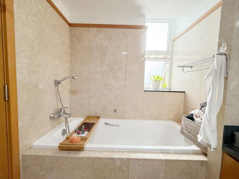 Changi Rise Condo, 6 Simei Rise, Pasir Ris / Tampines, 3 Bedrooms, 1,259 sqft, Condominium For Sale, by Richelle Chua, 500291346 - Master Bathroom - PropertyGuru.com.sg