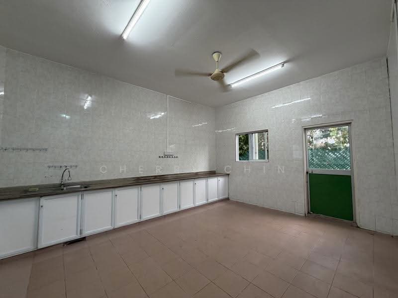 Detached near Sembawang Shopping Centre, Sembawang / Yishun, 6 Bedrooms, 5,500 sqft, Detached House For Rent, by Cherry Chin, 500291381 - Kitchen - PropertyGuru.com.sg