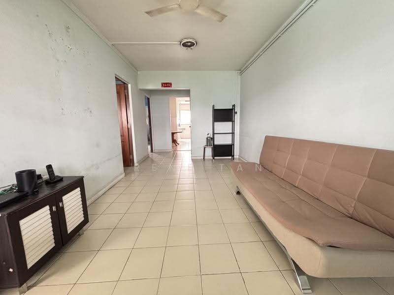 214 Petir Road, 214 Petir Road, Dairy Farm / Bukit Panjang / Choa Chu Kang, 2 Bedrooms, 786 sqft, HDB Flat For Sale, by Irene Tan, 500291383 - Living Room - PropertyGuru.com.sg
