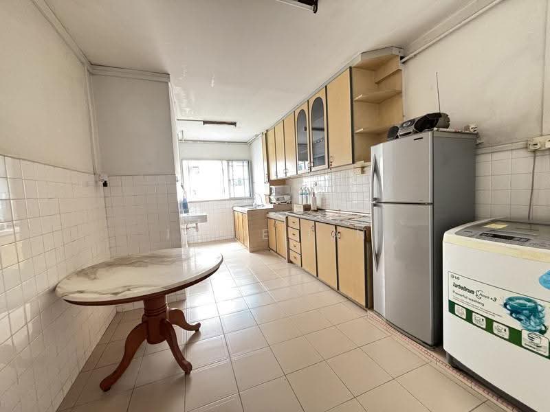214 Petir Road, 214 Petir Road, Dairy Farm / Bukit Panjang / Choa Chu Kang, 2 Bedrooms, 786 sqft, HDB Flat For Sale, by Irene Tan, 500291383 - Kitchen - PropertyGuru.com.sg