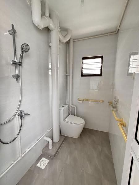 214 Petir Road, 214 Petir Road, Dairy Farm / Bukit Panjang / Choa Chu Kang, 2 Bedrooms, 786 sqft, HDB Flat For Sale, by Irene Tan, 500291383 - Common bathroom - PropertyGuru.com.sg