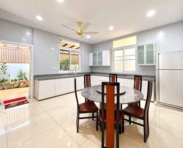 **LANDED7772**@ 2.5STY Value Buy Detached in Seletar Hills Estate!!, Seletar / Yio Chu Kang, 7 Bedrooms, 7,000 sqft, Bungalow House For Sale, by Leslie Juay 芮哲熙, 500291396 - Kitchen - PropertyGuru.com.sg