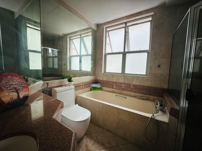 Sunshine Plaza, 10 Prinsep Link, Beach Road / Bugis / Rochor, 3 Bedrooms, 1,313 sqft, Apartment For Sale, by ARNIE LEE, 500291412 - Master Room Toilet - PropertyGuru.com.sg