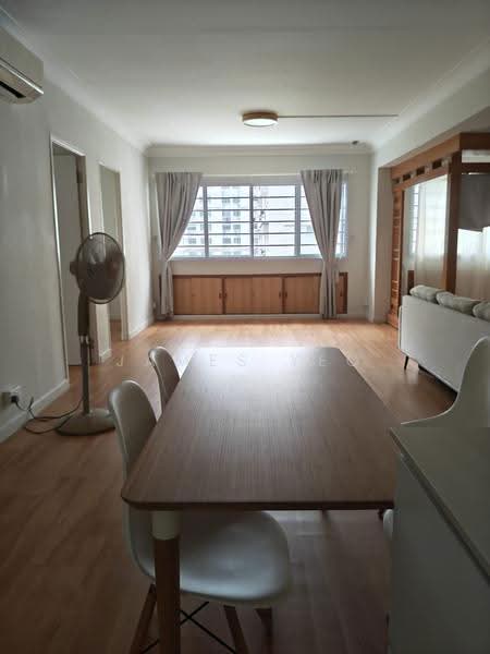 670 Jalan Damai, 670 Jalan Damai, Eunos / Geylang / Paya Lebar, 3 Bedrooms, 1,345 sqft, HDB Flat For Sale, by James Yeo, 500291423 - Living Room - PropertyGuru.com.sg