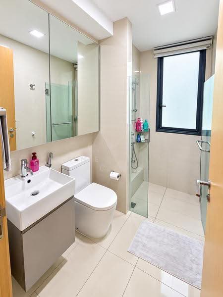SkyPark Residences, 5 Sembawang Crescent, Sembawang / Yishun, 4 Bedrooms, 1,302 sqft, Condominium For Sale, by Kenneth Lim CT, 500291448 - Bathroom - PropertyGuru.com.sg