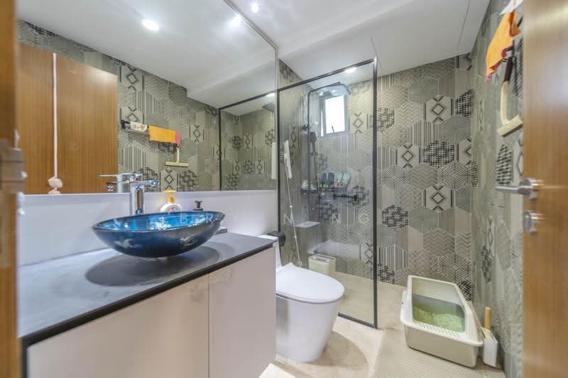 Waterfront Waves, 766 Bedok Reservoir Road, Bedok / Upper East Coast, 2 Bedrooms, 969 sqft, Condominium For Sale, by Bryan Ng, 500291453 - Bathroom - PropertyGuru.com.sg