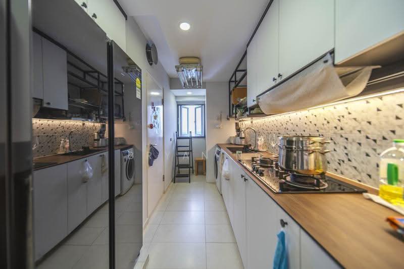 Waterfront Waves, 766 Bedok Reservoir Road, Bedok / Upper East Coast, 2 Bedrooms, 969 sqft, Condominium For Sale, by Bryan Ng, 500291453 - Kitchen - PropertyGuru.com.sg