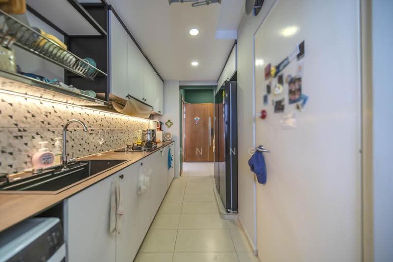 Waterfront Waves, 766 Bedok Reservoir Road, Bedok / Upper East Coast, 2 Bedrooms, 969 sqft, Condominium For Sale, by Bryan Ng, 500291453 - Kitchen - PropertyGuru.com.sg