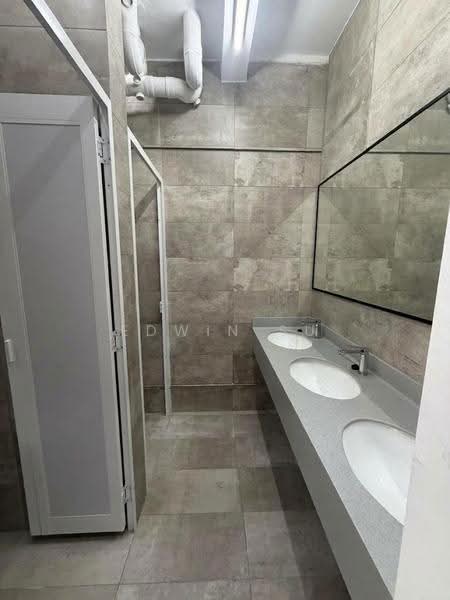 Newly Renovated Freehold Strata Shophouse with Mezzanine in Geylang D14, Eunos / Geylang / Paya Lebar, 1,679 sqft, Shop / Shophouse For Sale, by Edwin Su, 500291457 - Bathroom - CommercialGuru.com.sg