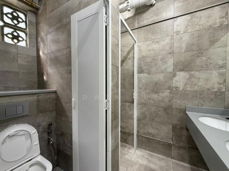 Newly Renovated Freehold Strata Shophouse with Mezzanine in Geylang D14, Eunos / Geylang / Paya Lebar, 1,679 sqft, Shop / Shophouse For Sale, by Edwin Su, 500291457 - Bathroom - CommercialGuru.com.sg