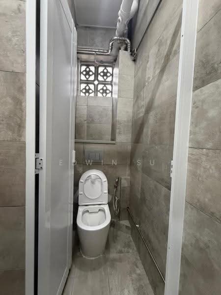 Newly Renovated Freehold Strata Shophouse with Mezzanine in Geylang D14, Eunos / Geylang / Paya Lebar, 1,679 sqft, Shop / Shophouse For Sale, by Edwin Su, 500291457 - Bathroom - CommercialGuru.com.sg