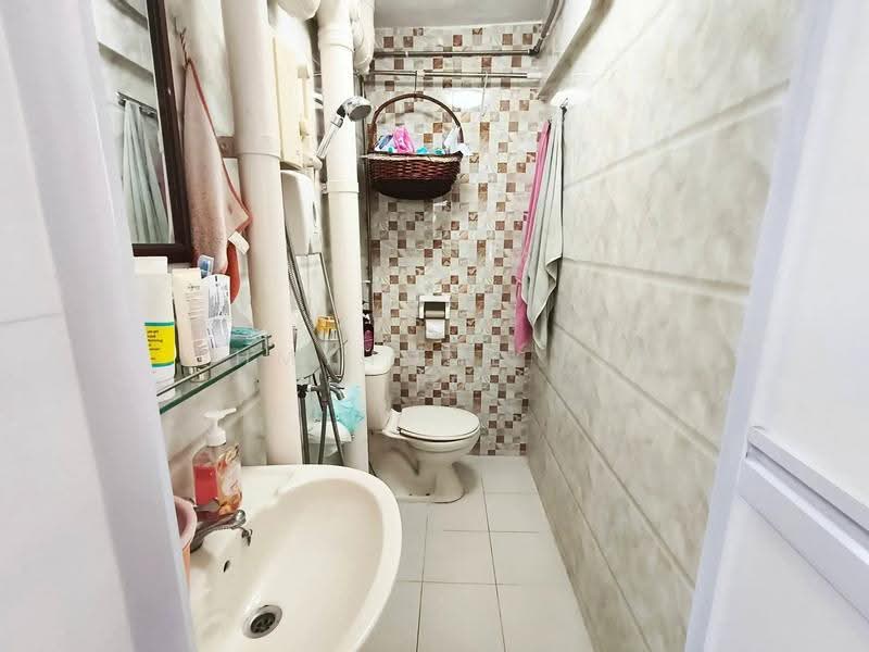 48 Circuit Road, 48 Circuit Road, Macpherson / Potong Pasir, 2 Bedrooms, 645 sqft, HDB Flat For Sale, by JESLYN LIM, 500291546 - Bathroom - PropertyGuru.com.sg