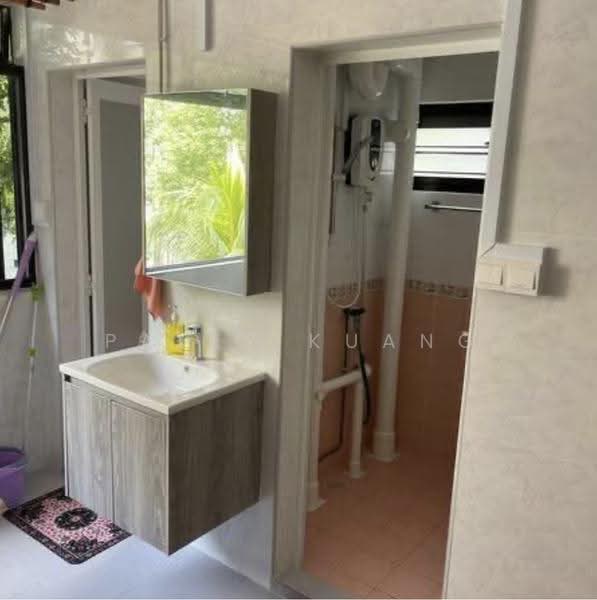 9 Haig Road, 9 Haig Road, East Coast / Marine Parade, 2 Bedrooms, 635 sqft, HDB Flat For Rent, by Paley Kuang, 500291550 - Bathroom - PropertyGuru.com.sg
