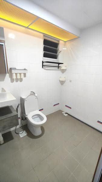 450C Bukit Batok West Avenue 6, 450C 450C, Dairy Farm / Bukit Panjang / Choa Chu Kang, 3 Bedrooms, 1,238 sqft, HDB Flat For Rent, by Benny Tay, 500291564 - Bathroom - PropertyGuru.com.sg