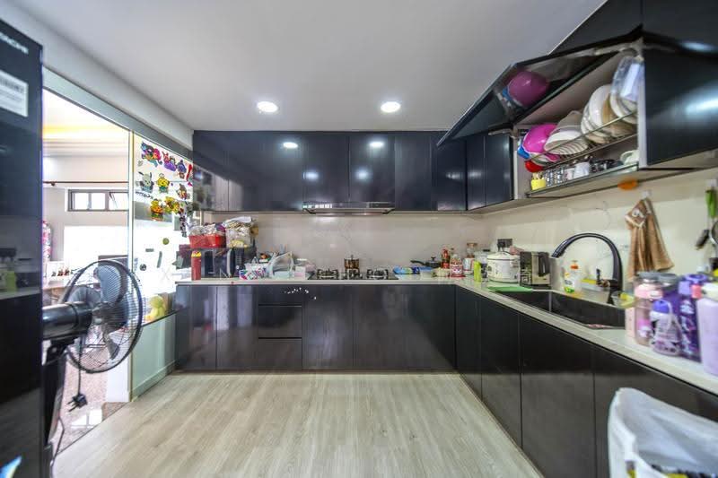 Azalea Park Condo, 8 Flora Road, Changi Airport / Changi Village, 4 Bedrooms, 1,679 sqft, Condominium For Sale, by Xinyi Ho 何欣倚, 500291571 - Kitchen - PropertyGuru.com.sg