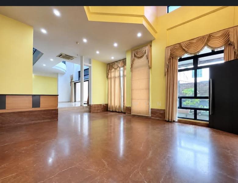Freehold 3-Storey Semi-D at Sennett Lane, walk to Bayshore MRT, Sennett Lane, East Coat Hill, Upper East Coast Road, Bedok / Upper East Coast, 8 Bedrooms, 6,500 sqft, Semi-Detached House For Sale, by Sara Kwon, 500291577 - PropertyGuru.com.sg