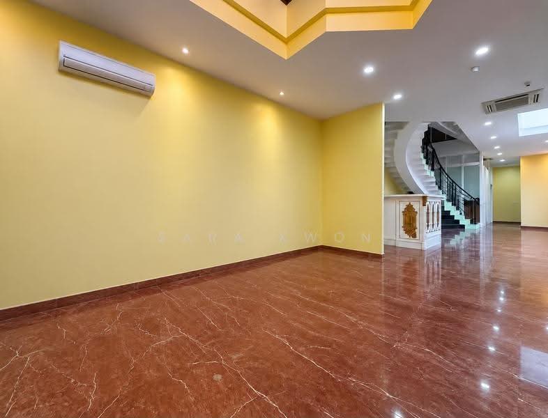 Freehold 3-Storey Semi-D at Sennett Lane, walk to Bayshore MRT, Sennett Lane, East Coat Hill, Upper East Coast Road, Bedok / Upper East Coast, 8 Bedrooms, 6,500 sqft, Semi-Detached House For Sale, by Sara Kwon, 500291577 - PropertyGuru.com.sg
