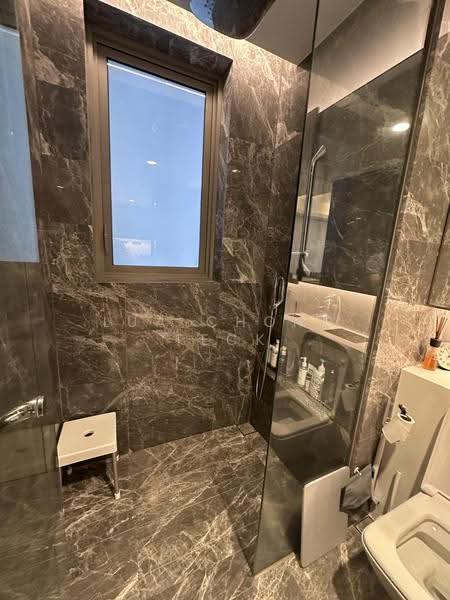 Cairnhill Nine, 15 Cairnhill Road, Orchard / River Valley, 1 Bedroom, 743 sqft, Condominium For Sale, by Lua Chong Teck, 500291591 - Bathroom - PropertyGuru.com.sg