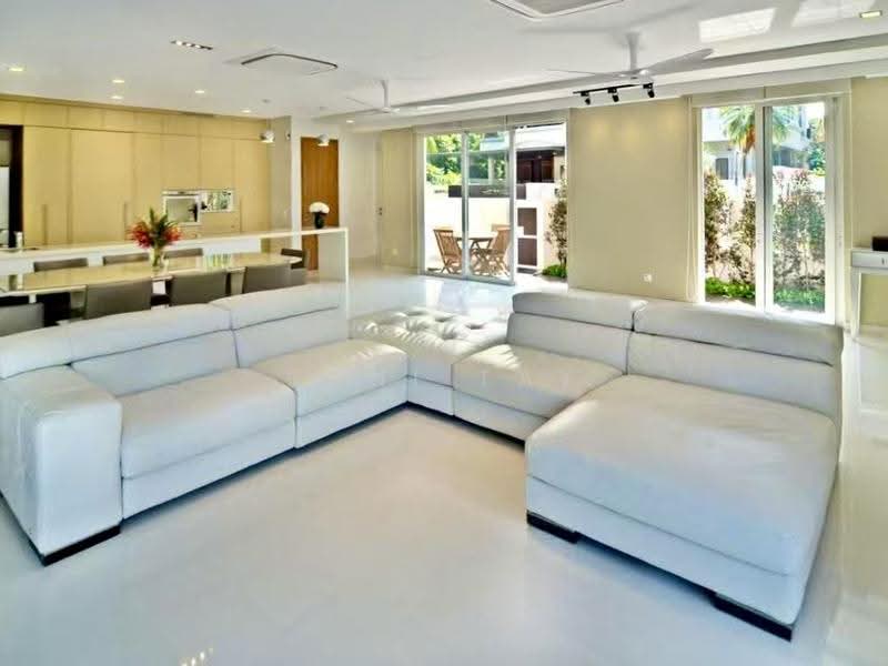 SIGLAP VICINITY - 2 STOREY + ATTIC MODERN SEMI D MOVE-IN CONDOTION, Siglap - Jln Tua Kong, Fidelio St, Carmen St, East Coast / Marine Parade, 8 Bedrooms, 5,045 sqft, Semi-Detached House For Sale, by Joni Tay, 500291665 - Living Room - PropertyGuru.com.sg