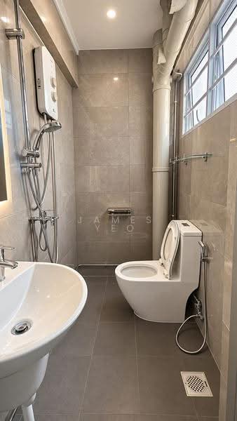 148 Bishan Street 11, 148 Bishan Street 11, Ang Mo Kio / Bishan / Thomson, 2 Bedrooms, 689 sqft, HDB Flat For Sale, by James Yeo, 500291666 - Bathroom - PropertyGuru.com.sg
