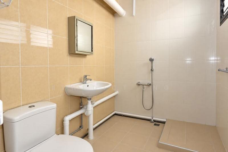 129 Lorong Ah Soo, 129 Lorong Ah Soo, Hougang / Punggol / Sengkang, 3 Bedrooms, 1,119 sqft, HDB Flat For Sale, by Benedict Ong, 500291683 - Bathroom - PropertyGuru.com.sg