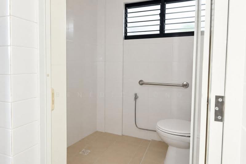129 Lorong Ah Soo, 129 Lorong Ah Soo, Hougang / Punggol / Sengkang, 3 Bedrooms, 1,119 sqft, HDB Flat For Sale, by Benedict Ong, 500291683 - Kitchen Bathroom - PropertyGuru.com.sg