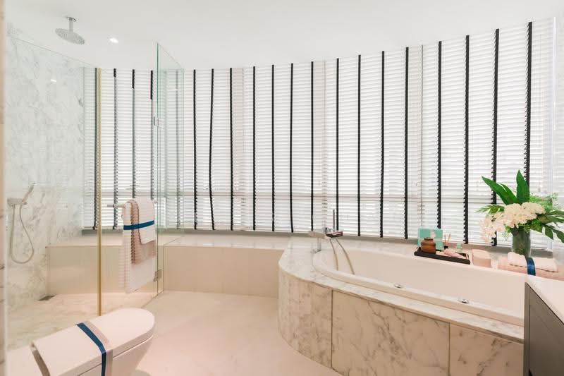 Cliveden at Grange, 100 Grange Road, Tanglin / Holland / Bukit Timah, 4 Bedrooms, 2,842 sqft, Condominium For Sale, by Dallas Chan, 500291687 - Master Bathroom - PropertyGuru.com.sg