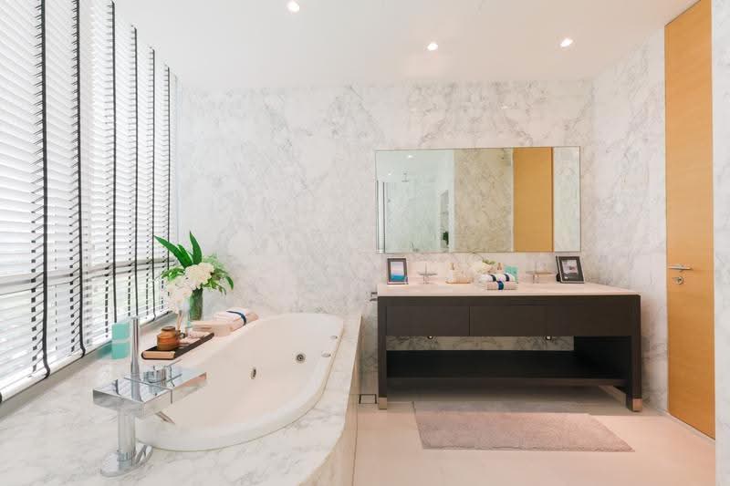 Cliveden at Grange, 100 Grange Road, Tanglin / Holland / Bukit Timah, 4 Bedrooms, 2,842 sqft, Condominium For Sale, by Dallas Chan, 500291687 - Master Bathroom - PropertyGuru.com.sg
