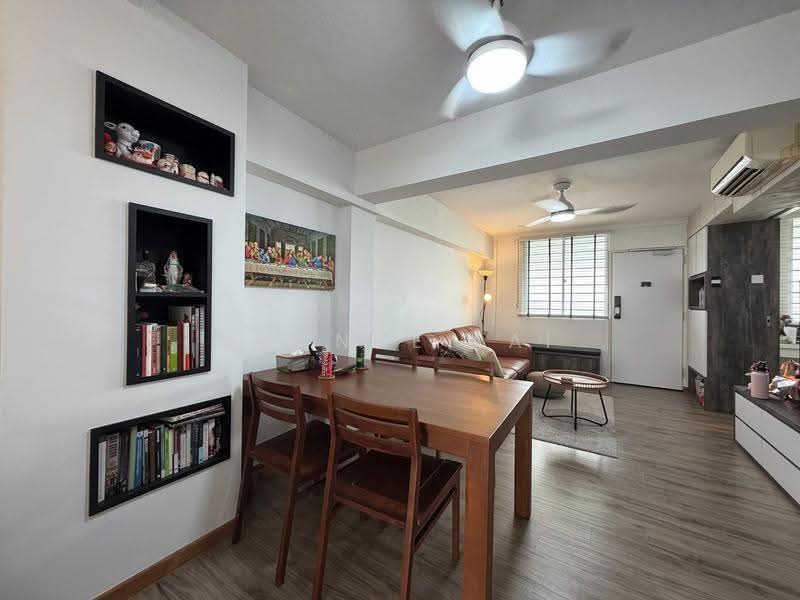 44 Telok Blangah Drive, 44 Telok Blangah Drive, Harbourfront / Telok Blangah, 2 Bedrooms, 818 sqft, HDB Flat For Sale, by Yvonne Lai, 500291688 - Living Room - PropertyGuru.com.sg