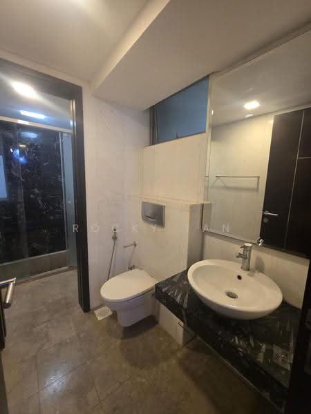 Sapphire 99, 99 Sophia Road, Orchard / River Valley, 2 Bedrooms, 900 sqft, Condominium For Rent, by Rocky Tan, 500291705 - Bathroom with wet & dry area - PropertyGuru.com.sg