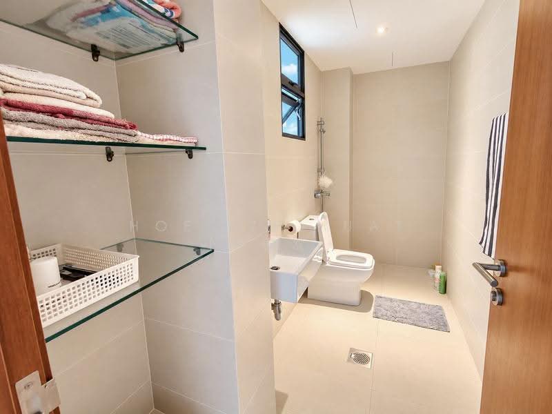 1 min walk to MRT, Mandai / Upper Thomson, 5 Bedrooms, 6,000 sqft, Corner Terrace For Sale, by Hoe Tze Huat (何子发), 500291706 - Bathroom - PropertyGuru.com.sg