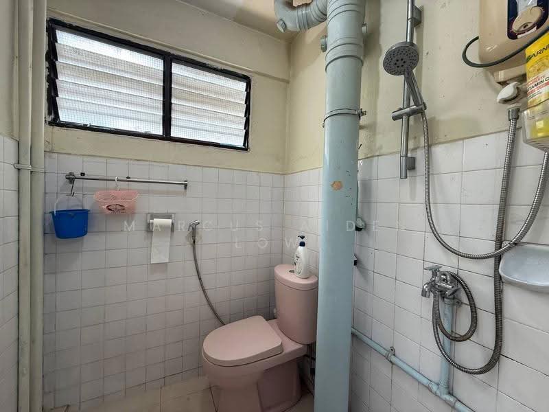 225 Yishun Street 21, 225 Yishun Street 21, Sembawang / Yishun, 2 Bedrooms, 721 sqft, HDB Flat For Sale, by Marcus Aiden Low, 500291715 - Bathroom - PropertyGuru.com.sg