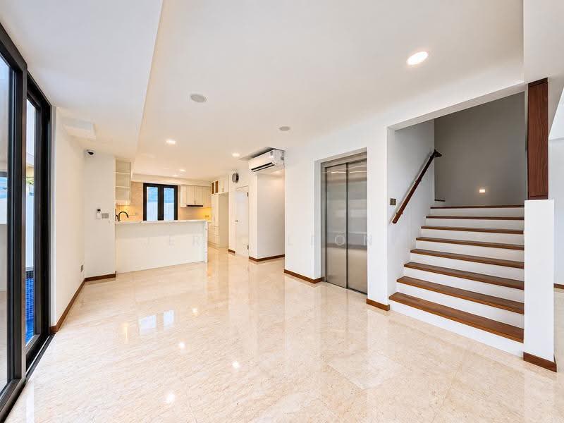 DEALMAKERS D10 | <1KM to NANYANG PRI. WALK TO AMENITIES, Duke Road / Kings Road / Queens Road / Coronation Road, Tanglin / Holland / Bukit Timah, 5 Bedrooms, 7,000 sqft, Semi-Detached House For Sale, by Jeric Leong, 500291717 - Kitchen - PropertyGuru.com.sg