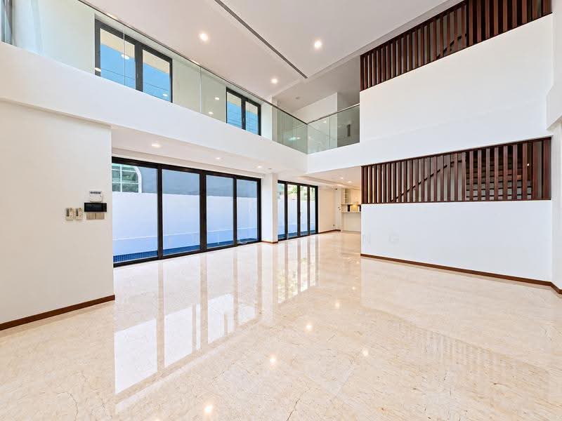 DEALMAKERS D10 | <1KM to NANYANG PRI. WALK TO AMENITIES, Duke Road / Kings Road / Queens Road / Coronation Road, Tanglin / Holland / Bukit Timah, 5 Bedrooms, 7,000 sqft, Semi-Detached House For Sale, by Jeric Leong, 500291717 - PropertyGuru.com.sg