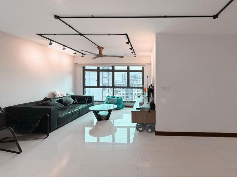 314B Punggol Way, 314B Punggol Way, Hougang / Punggol / Sengkang, 3 Bedrooms, 1,001 sqft, HDB Flat For Sale, by Kayla Wong, 500291726 - Living Room - PropertyGuru.com.sg